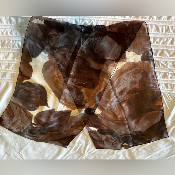 100% Silk Scarf by Ray Strauss. Made in U.S.A. Hand rolled and sewn. EUC CLEAN - Picture 1 of 10